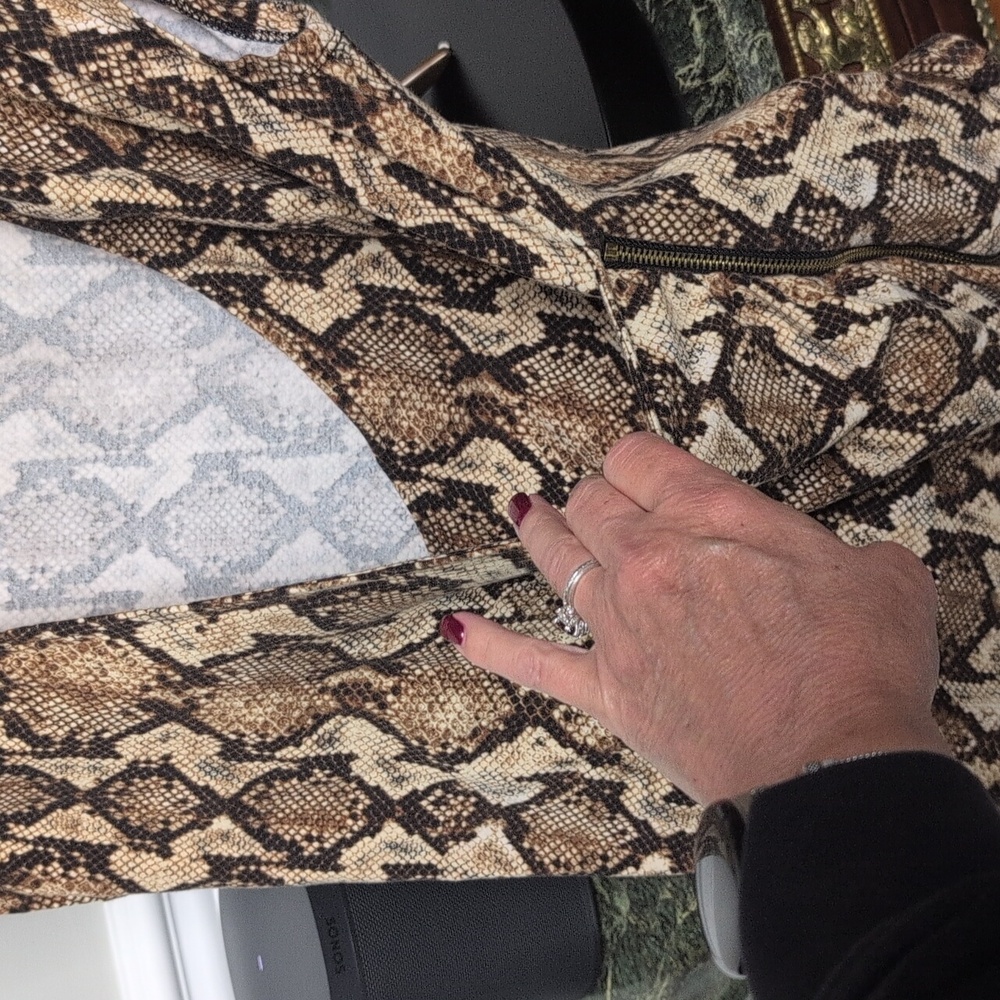 Michael Kors Snakeskin Print Sleeveless Top. Size L. - Picture 8 of 9
